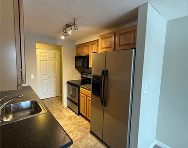 505 Village Boulevard N - Photo Thumbnail 11