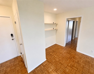 1000 East Avenue - Photo Thumbnail 7