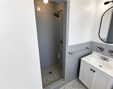 1000 East Avenue - Photo Thumbnail 28