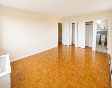 1000 East Avenue - Photo Thumbnail 24