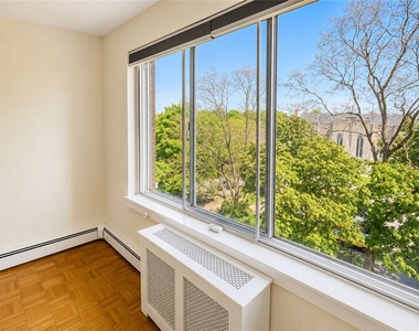 1000 East Avenue - Photo Thumbnail 22