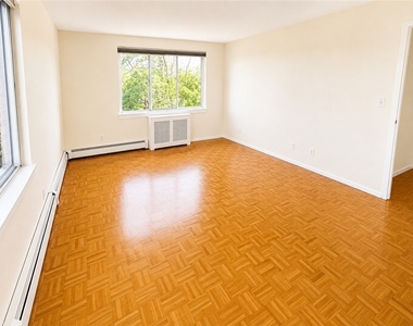 1000 East Avenue - Photo Thumbnail 25