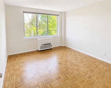 1000 East Avenue - Photo Thumbnail 13
