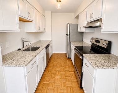 1000 East Avenue - Photo Thumbnail 9