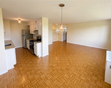 1000 East Avenue - Photo Thumbnail 5