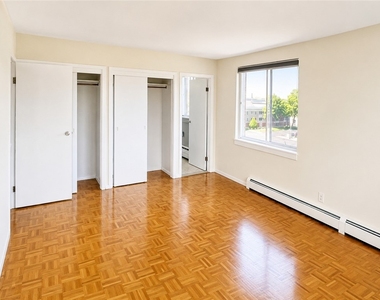 1000 East Avenue - Photo Thumbnail 23