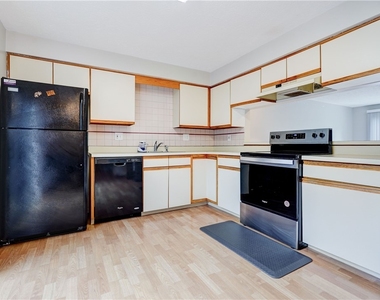 133 Penn Lane - Photo Thumbnail 3