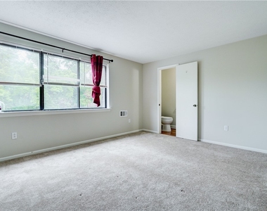 133 Penn Lane - Photo Thumbnail 6