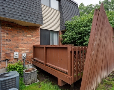 133 Penn Lane - Photo Thumbnail 13