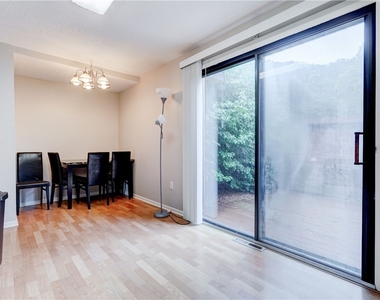 133 Penn Lane - Photo Thumbnail 4