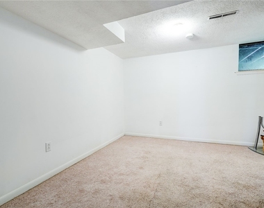 133 Penn Lane - Photo Thumbnail 12