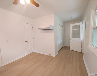 250 N 6th Street - Photo Thumbnail 8