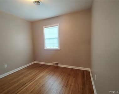 250 N 6th Street - Photo Thumbnail 7