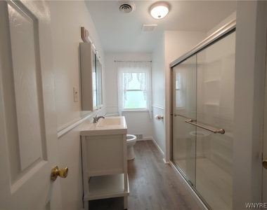 250 N 6th Street - Photo Thumbnail 4