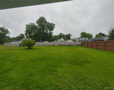 250 N 6th Street - Photo Thumbnail 2