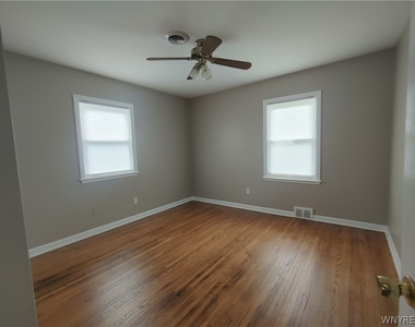 250 N 6th Street - Photo Thumbnail 5
