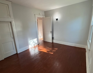 301 Crestwood Avenue - Photo Thumbnail 4