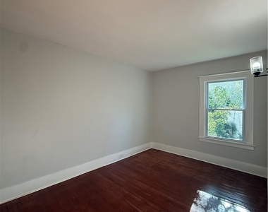 301 Crestwood Avenue - Photo Thumbnail 5