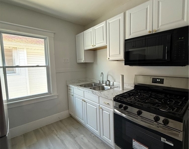 301 Crestwood Avenue - Photo Thumbnail 3