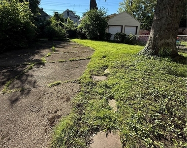 301 Crestwood Avenue - Photo Thumbnail 8