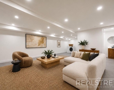 1469 Dean St - Photo Thumbnail 9