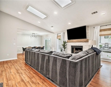 1118 Capital Club Circle - Photo Thumbnail 7