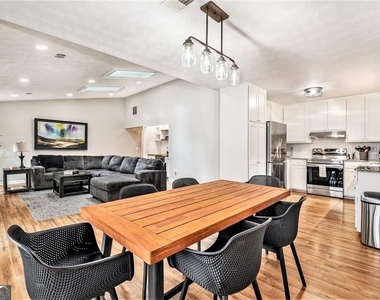 1118 Capital Club Circle - Photo Thumbnail 9