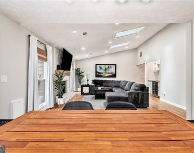 1118 Capital Club Circle - Photo Thumbnail 8