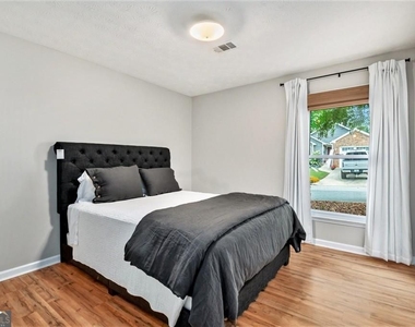 1118 Capital Club Circle - Photo Thumbnail 21