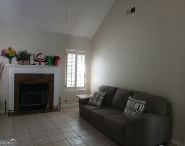 817 Ashton Place - Photo Thumbnail 1