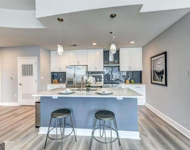 950 W Peachtree Street Nw - Photo Thumbnail 1