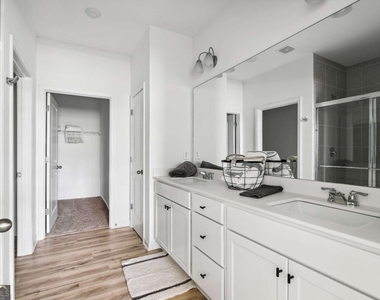 1729 Tolstoy Lane - Photo Thumbnail 10