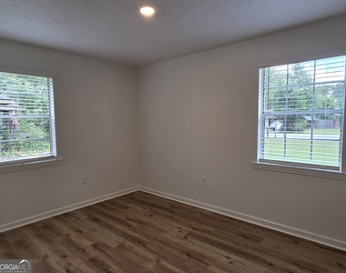 205 Whitehall Avenue - Photo Thumbnail 13