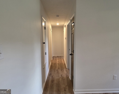 205 Whitehall Avenue - Photo Thumbnail 10