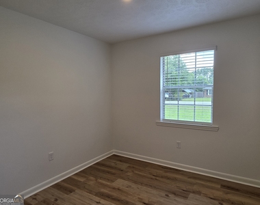 205 Whitehall Avenue - Photo Thumbnail 11