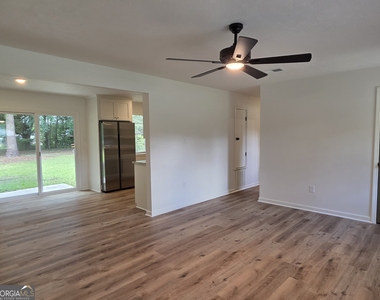 205 Whitehall Avenue - Photo Thumbnail 3