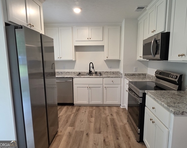 205 Whitehall Avenue - Photo Thumbnail 8