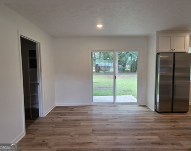 205 Whitehall Avenue - Photo Thumbnail 5