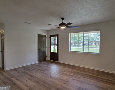 205 Whitehall Avenue - Photo Thumbnail 2