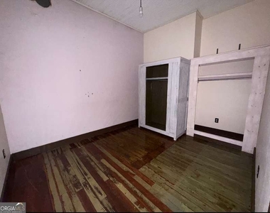 359 Railroad Street - Photo Thumbnail 4