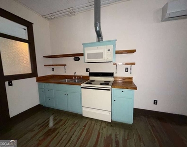 359 Railroad Street - Photo Thumbnail 5