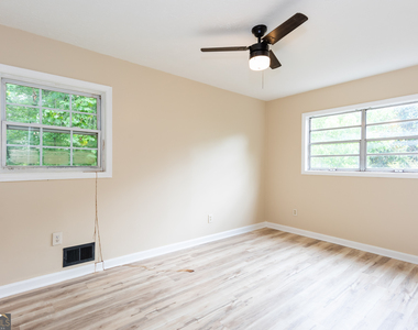 2435 Claude Street Nw - Photo Thumbnail 8