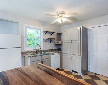 2435 Claude Street Nw - Photo Thumbnail 4