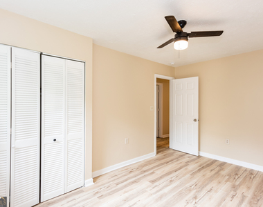 2435 Claude Street Nw - Photo Thumbnail 9
