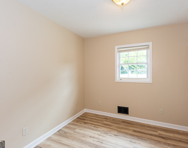 2435 Claude Street Nw - Photo Thumbnail 6