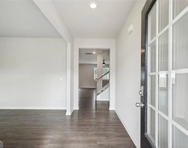 6637 Bluffview Drive - Photo Thumbnail 4