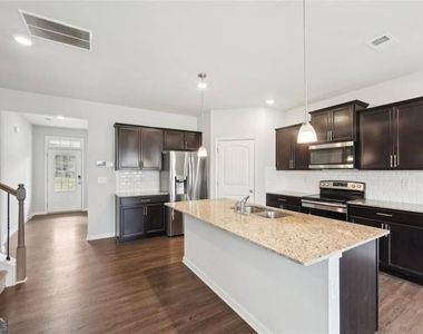 6637 Bluffview Drive - Photo Thumbnail 8