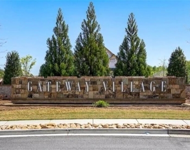 6637 Bluffview Drive - Photo Thumbnail 22