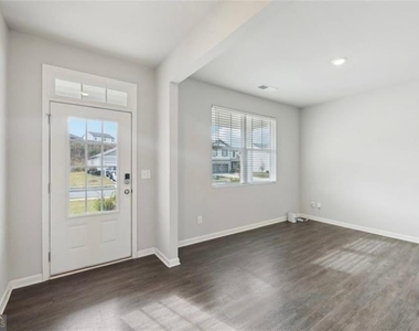6637 Bluffview Drive - Photo Thumbnail 5