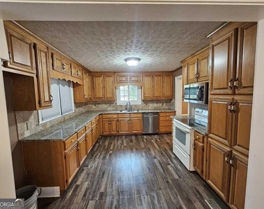 1505 Old Loganville Road - Photo Thumbnail 6